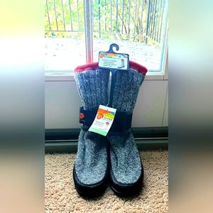 New waterproof sole- summit slipper by Acorn. Women's large size 8-9